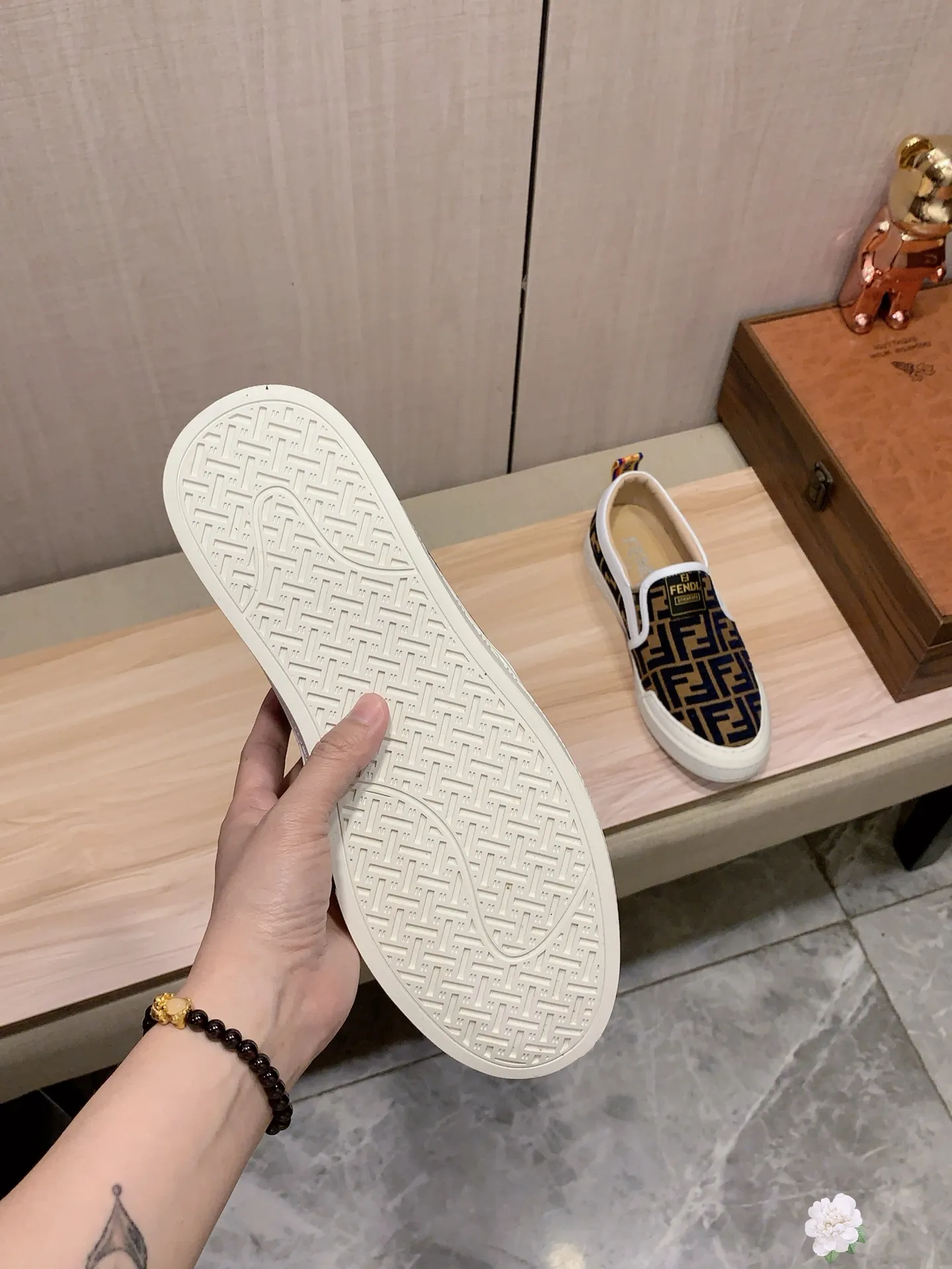 Men's men's shoes💰380💰💰🎩🎩[Lightning][Lightning] "FENDI*" The latest and most popular casual shoes, top brand [Seduce] luxury~purchase, top~quality. [Strong] The upper is made of imported breathable cloth fabric with cowhide material ➕ breathable sheepskin feet (•) and fine workmanship. The original stylish and stylish soft rubber wear-resistant and non-slip outsole is light and comfortable on the feet. The real thing looks better when photographed. No. 2291: code: 38-44, 3️⃣ colors selected